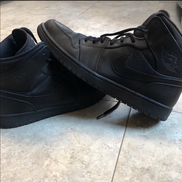 ⬇️ Air Jordan 1 Mid - Black - Picture 2 of 7